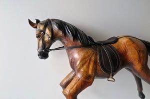 Curiosa - Steigerend Paard - Handgemaakt uit Leer- In fraaie staat (!) - IN PRIJS VERLAAGD kopen? Bied vanaf 29!