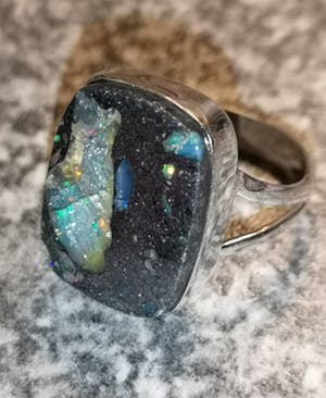 Niet of onleesbaar gesigneerd - Zilveren ring met Ethiopische opaal kopen? Bied vanaf 10!