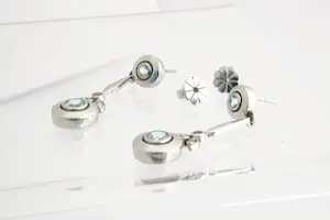 164- Chique PAAR 14 krt gouden Art Deco stijl dames oorstekers met diamant. kopen? Bied vanaf 220!