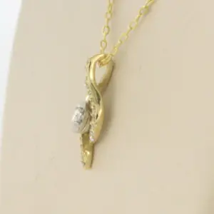 Acheter14k gouden collier en hanger met briljant geslepen diamant tot. 0.11ct? Enchérissez de 210!