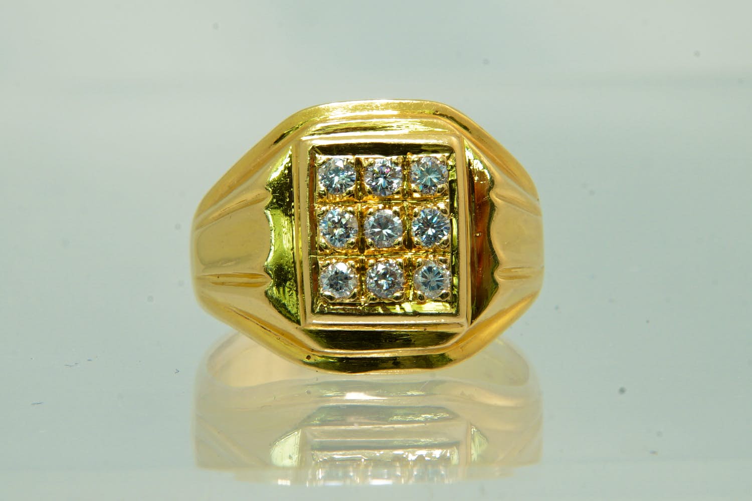 34 - Vintage 18krt geel-gouden pavé ring met 9 briljant gesl. (0.50ct) diamant kopen? Bied vanaf 380!