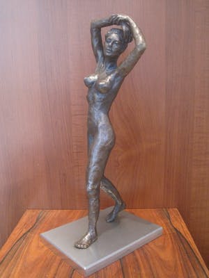 Brons (Onbekend) - Poserende vrouw. kopen? Bied vanaf 150!