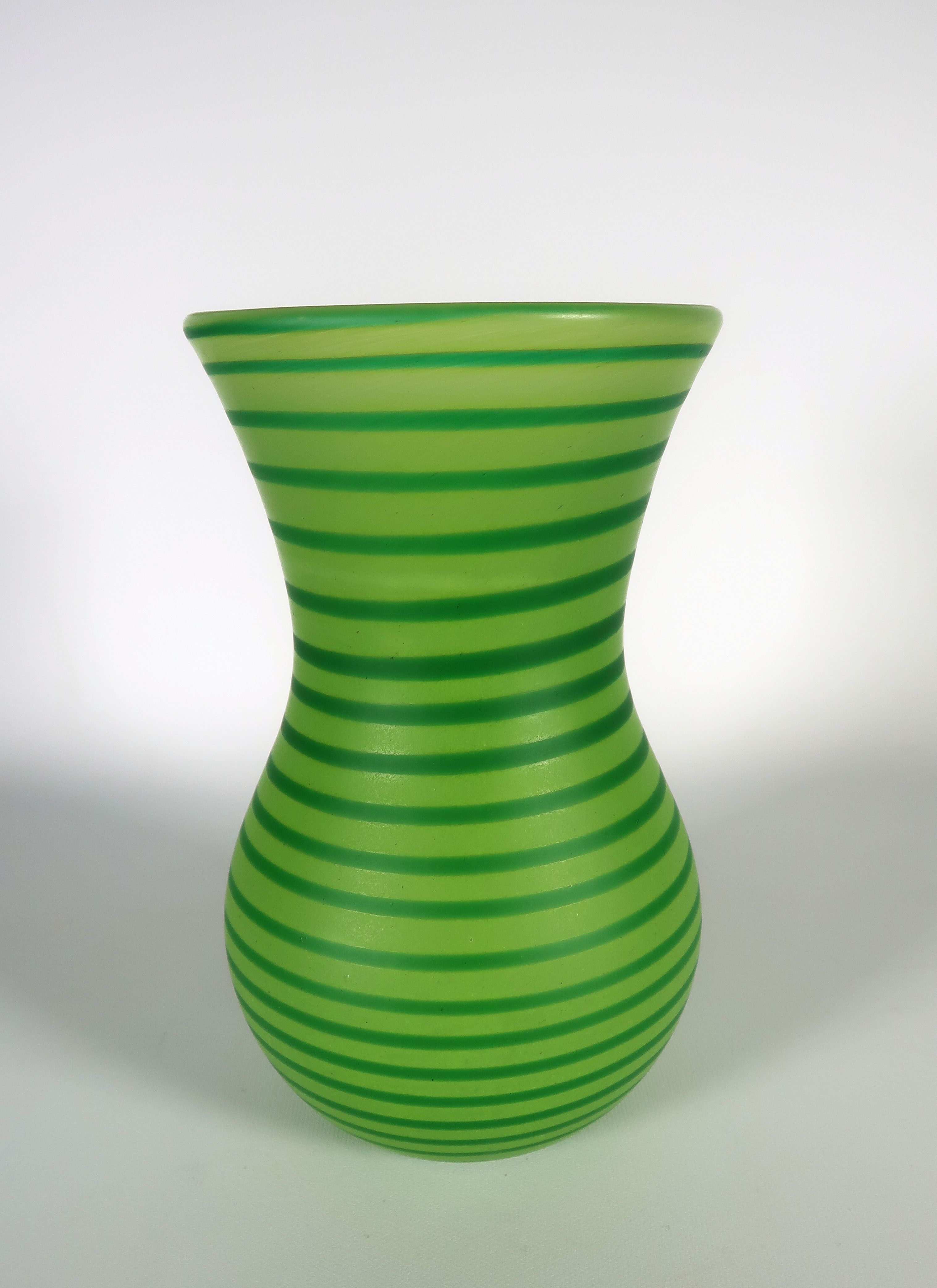 Kosta Boda - Glas, Groen gestreepte vaas verkocht voor € 1!