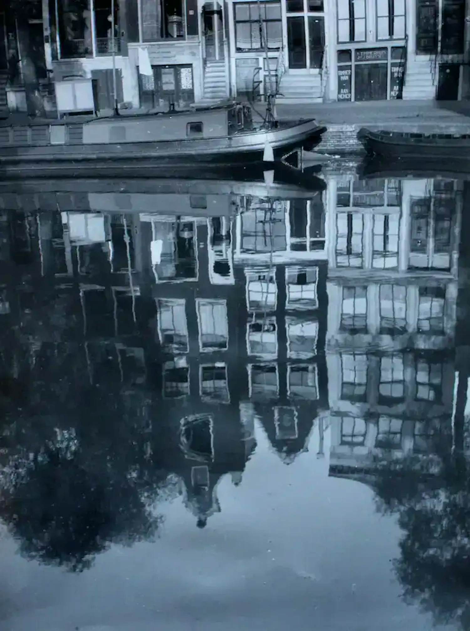 AcheterDirk de Herder - Gealtinezilverdruk: De Gracht Amsterdam? Enchérissez de 175!