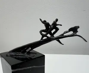Corry Ammerlaan - Bronzen sculptuur | Balanceren op een tak kopen? Bied vanaf 20!