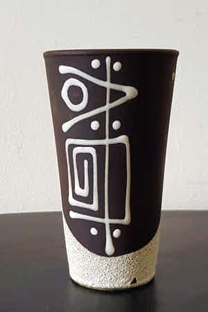 Niet of onleesbaar gesigneerd - Jaap Ravelli- vaasje verkocht voor € 1!