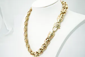 Groot en zwaar (90gram) 18 karaats bi-color gouden Givenchy stijl halssierraad kopen? Bied vanaf 3600!