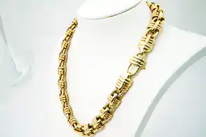 Groot en zwaar (90gram) 18 karaats bi-color gouden Givenchy stijl halssierraad verkocht voor € 3600!