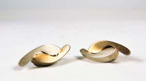 Jantine Koeze - Oorclips met bronzen en zilveren voetjes verkocht voor € 1!