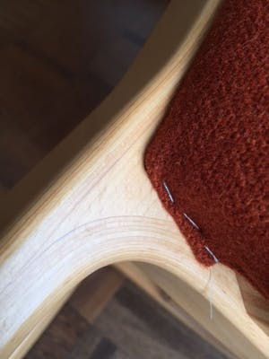 Magnus Olesen - Denemarken: Vier beukenhouten stoelen brique zitting en rugleuning kopen? Bied vanaf 150!