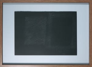 Joseph Beuys - Zeefdruk in grijs op zwart velijnpapier, uit Frammenti Veneziani - Ingelijst kopen? Bied vanaf 1!