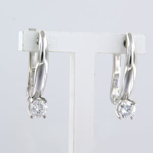 14k wit gouden oorhangers bezet met briljant geslepen diamant tot. 0.56ct kopen? Bied vanaf 750!