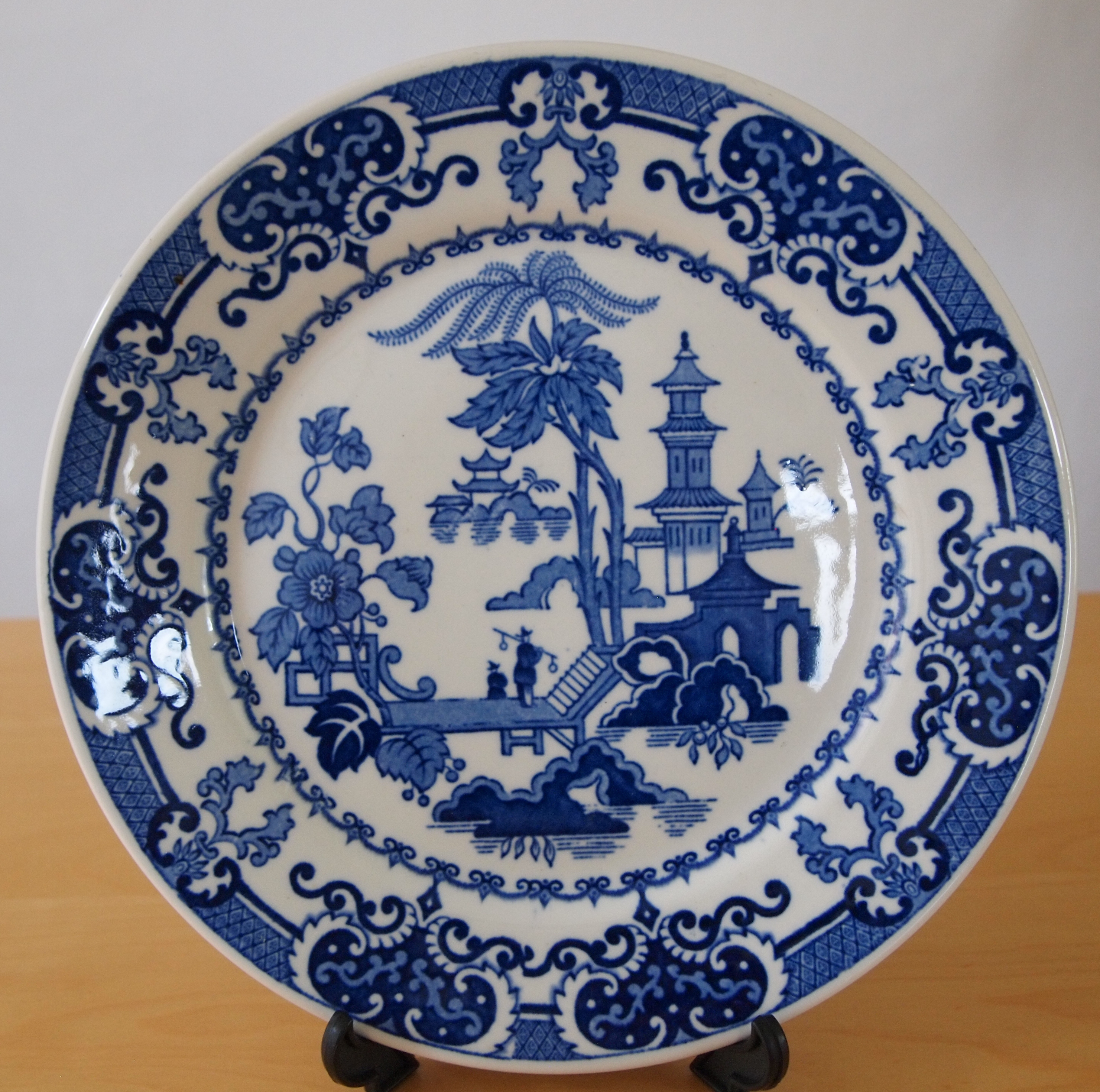 Firma Regout & Co - Antiek bord decor Pekin kopen? Bied vanaf 15!