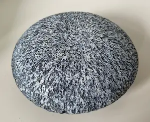 Niet of onleesbaar gesigneerd - Twee kunst keramische objecten kopen? Bied vanaf 1!