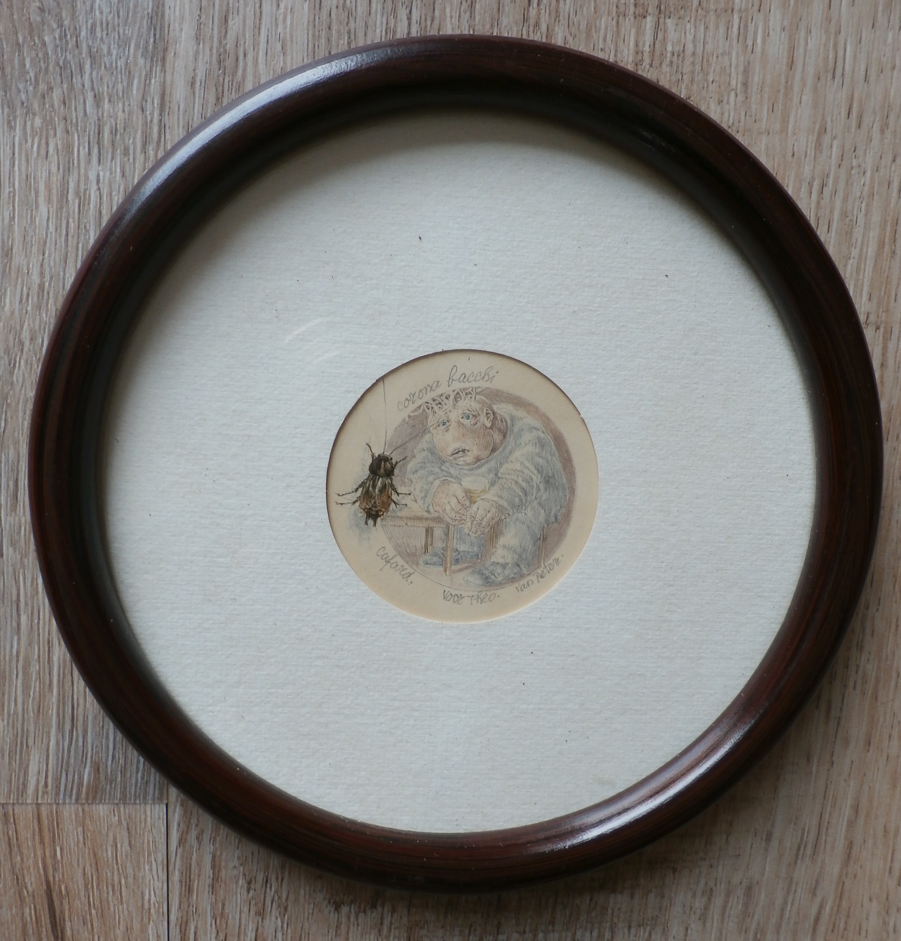 Peter Vos - ronde ingelijste tekening(kleurpotlood en inkt): Corona bacchi kopen? Bied vanaf 150!