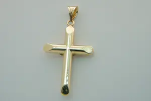 26 - Mooi bewerkte en zo goed als nieuwe 14 karaat bi-color gouden kruis hanger kopen? Bied vanaf 150!