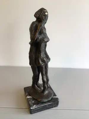 Astrid Veldhuyzen-Koppen - Sculptuur “ Bescherming “ kopen? Bied vanaf 69!