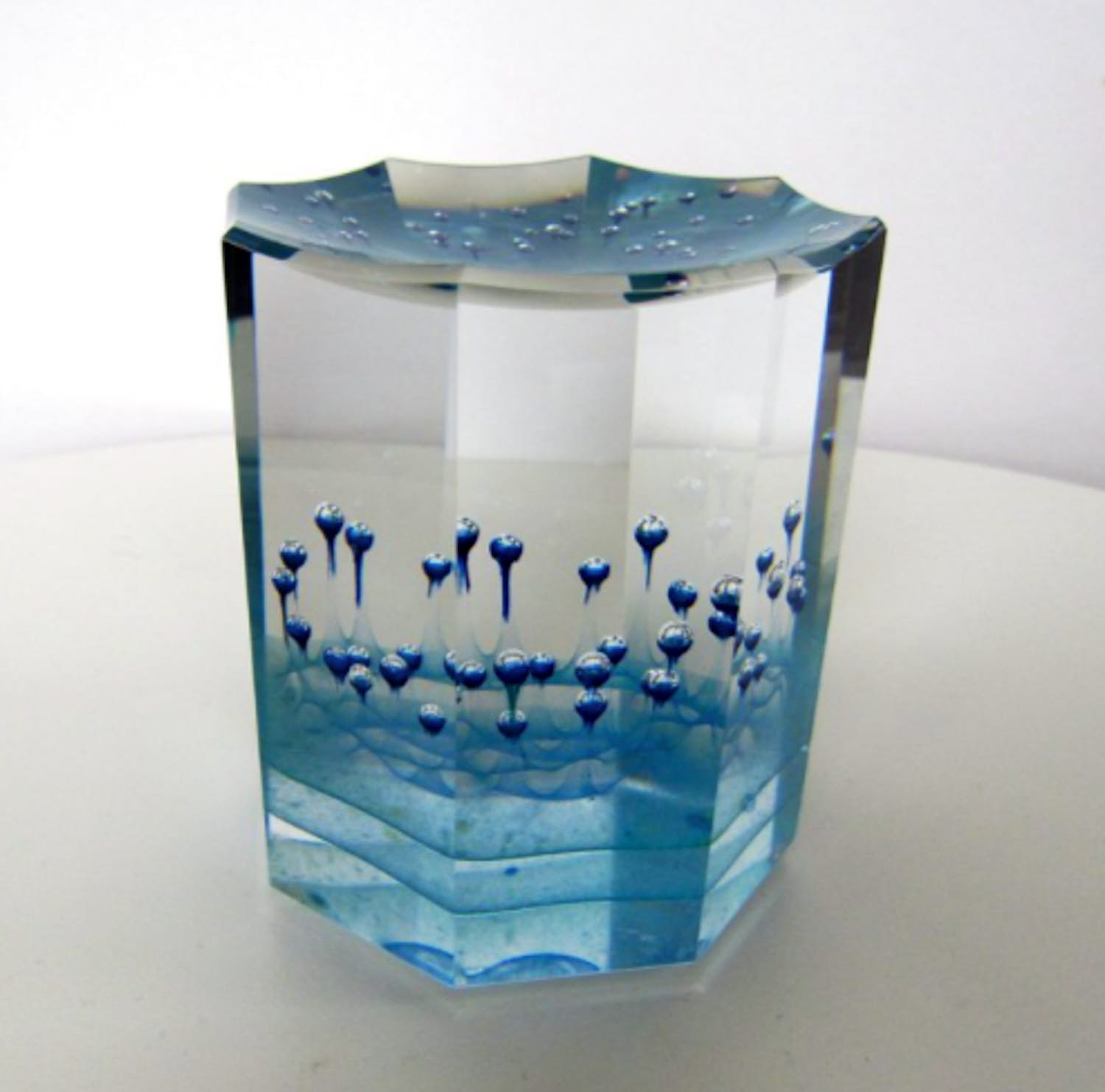 Jan Stohanzl - Helder optisch glas met ingesloten luchtbelletjes verkocht voor € 185!