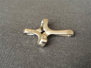 18K Goud - witgouden hanger, in de vorm van een kruis bezet met briljant kopen? Bied vanaf 299!