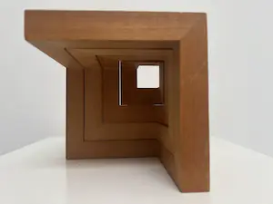 Hil Andringa - Houten sculptuur | 'zonder titel' kopen? Bied vanaf 1!