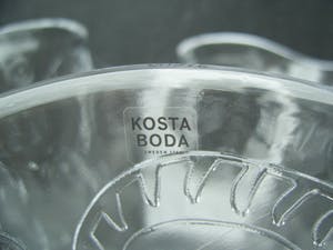 Kosta Boda - Ulrica Hydman Vallien - Glazen schaal "Open Minds" kopen? Bied vanaf 45!