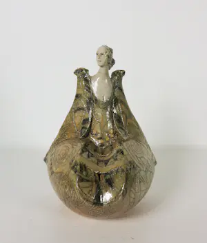 Willemijn van der Meer - Set van 6 keramieken sculpturen, Dames in jurk kopen? Bied vanaf 350!