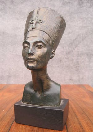 Harrie Antheunis - Buste van koningin Nefertite kopen? Bied vanaf 30!