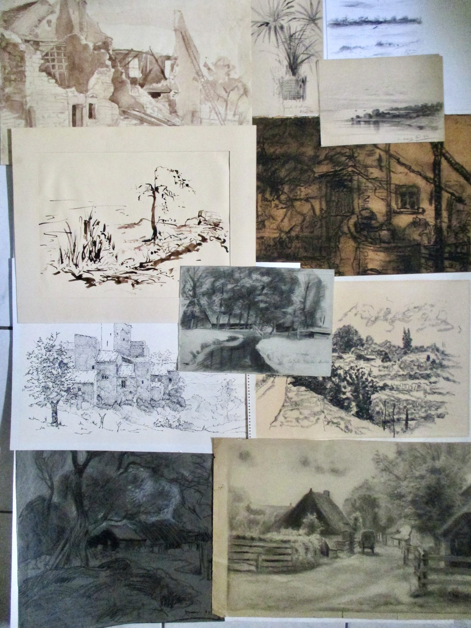 Niet of onleesbaar gesigneerd - 13 Tekeningen Landschap div. kunstenaars kopen? Bied vanaf 1!