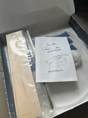 Panamarenko - Bouwdoos "Vliegend Eiland" kopen? Bied vanaf 1300!