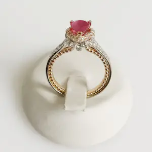 AcheterRobijn- en diamanten ring? Enchérissez de 2000!
