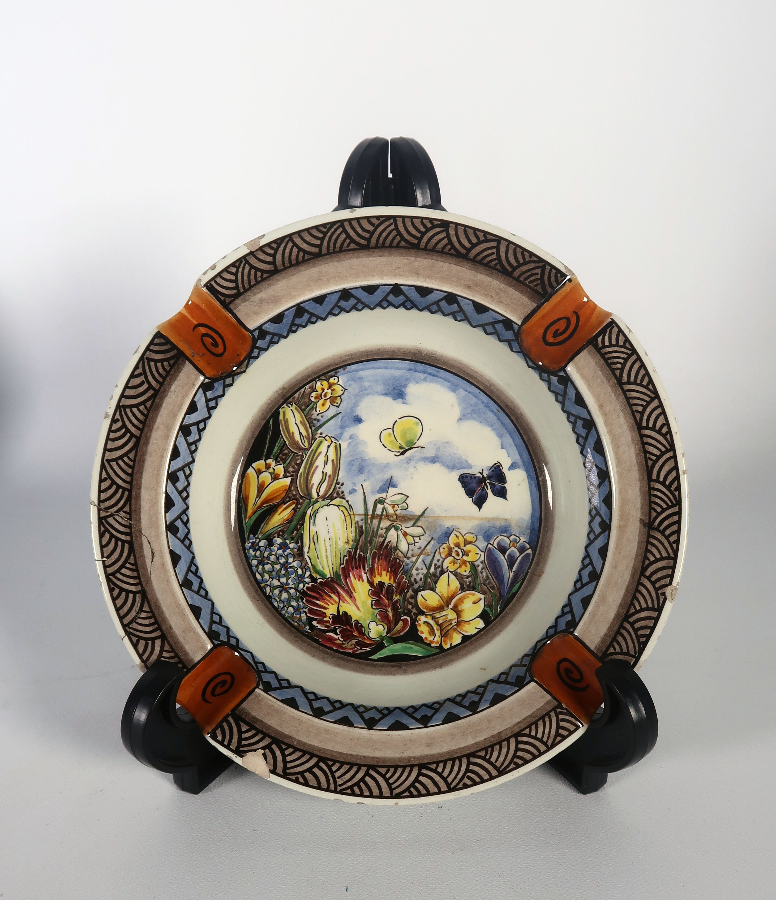 Keramiekfabriek Velsen - Aardewerk, Lot van drie borden en een asbak kopen? Bied vanaf 1!