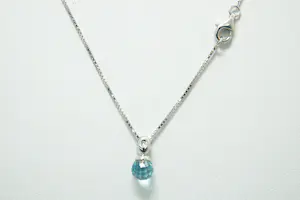 25- Mooi 14 kt gouden aquamarijn hangertje aan een fijn 14kt wit gouden collier kopen? Bied vanaf 120!