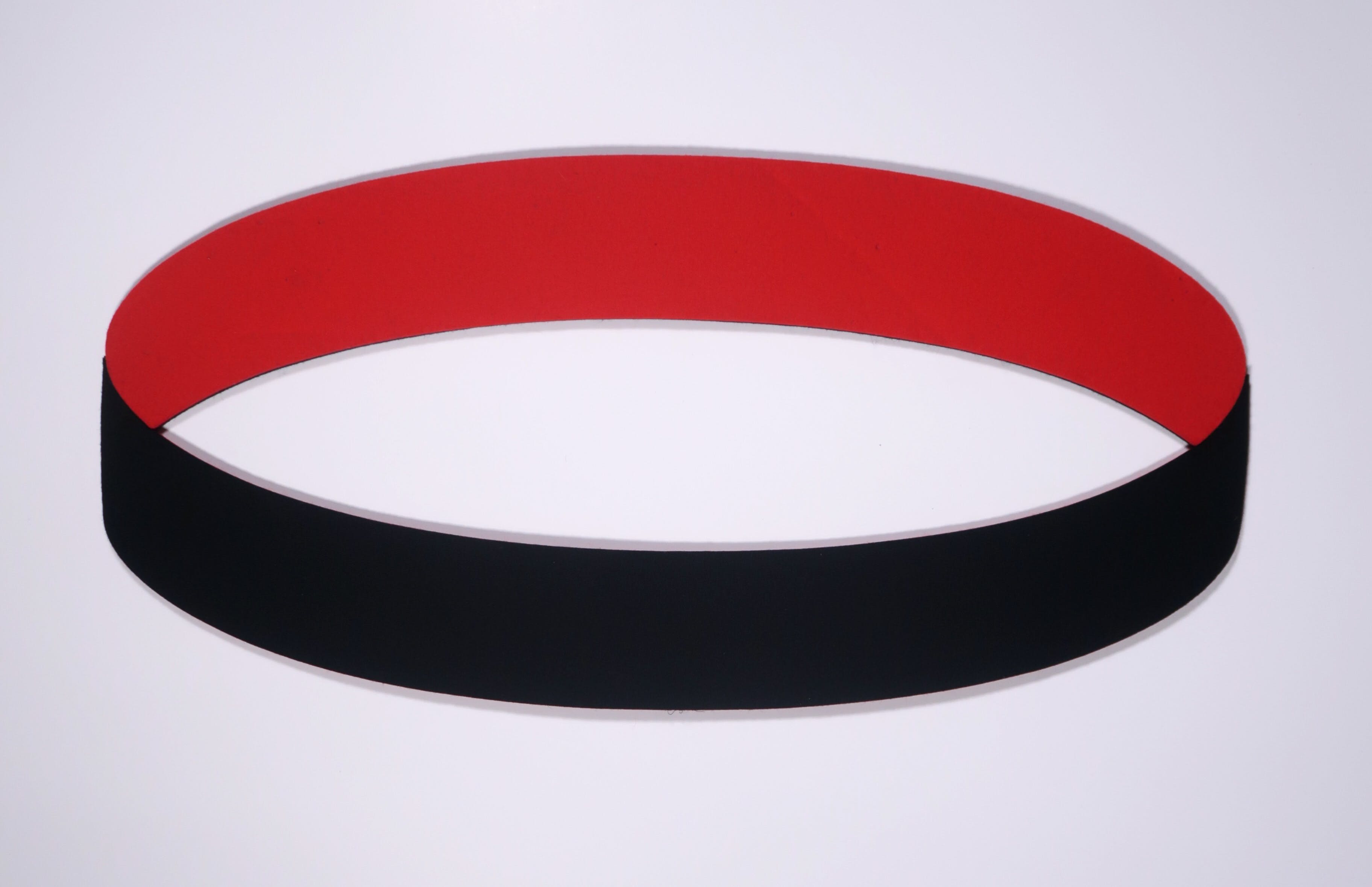 Madeleine Bosscher - Wandobject van vilt, Small circle black red verkocht voor € 90!