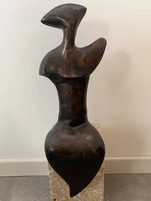 Brons (Onbekend) - Vrouw op troon met wachters kopen? Bied vanaf 169!