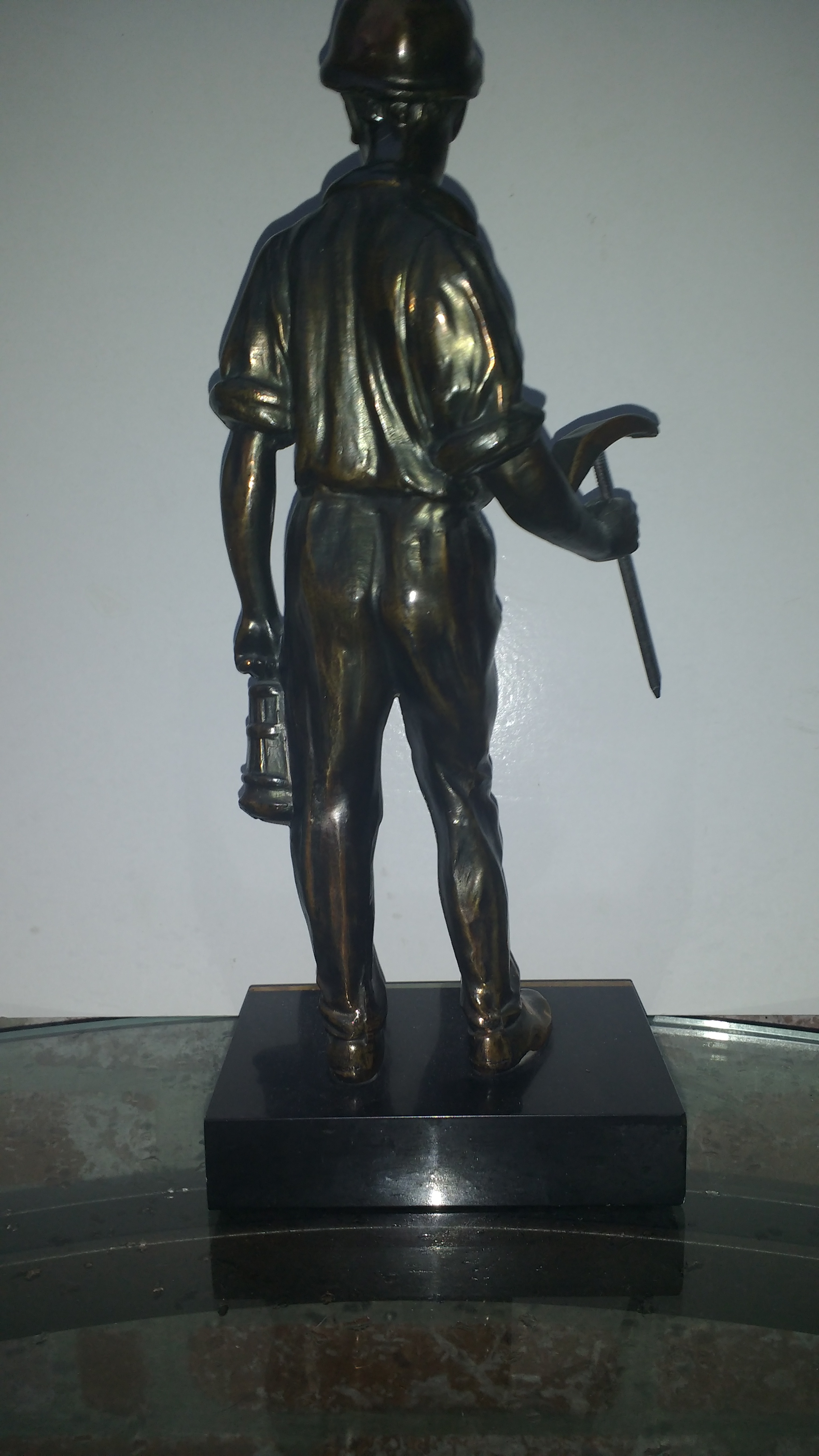 Niet of onleesbaar gesigneerd - Mijnwerker met pikhouweel kopen? Bied vanaf 1!