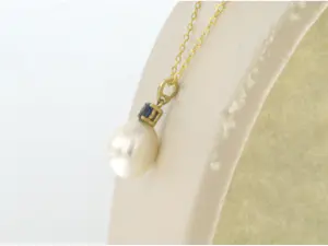 14k geel gouden collier en een hanger bezet met saffier tot. 0,18ct en een parel kopen? Bied vanaf 130!