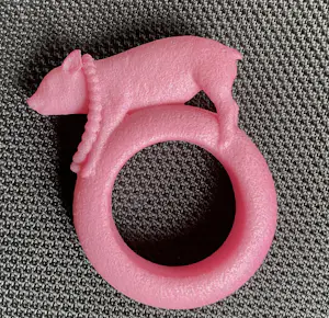 Ted Noten - Design dames Ring roze varkentje, Miss Piggy, kunststof kopen? Bied vanaf 95!