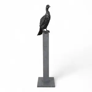 Jacqueline van der Laan - Zwart gepatineerd bronzen sculptuur op sokkel: Aalscholver kopen? Bied vanaf 2995!