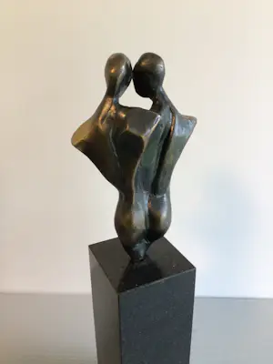 Joop van Nugteren - Sculptuur “ Schouder aan schouder “ kopen? Bied vanaf 119!