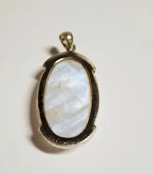 Nieuwe 925 zilveren hanger met prachtige regenboog maansteen kopen? Bied vanaf 70!