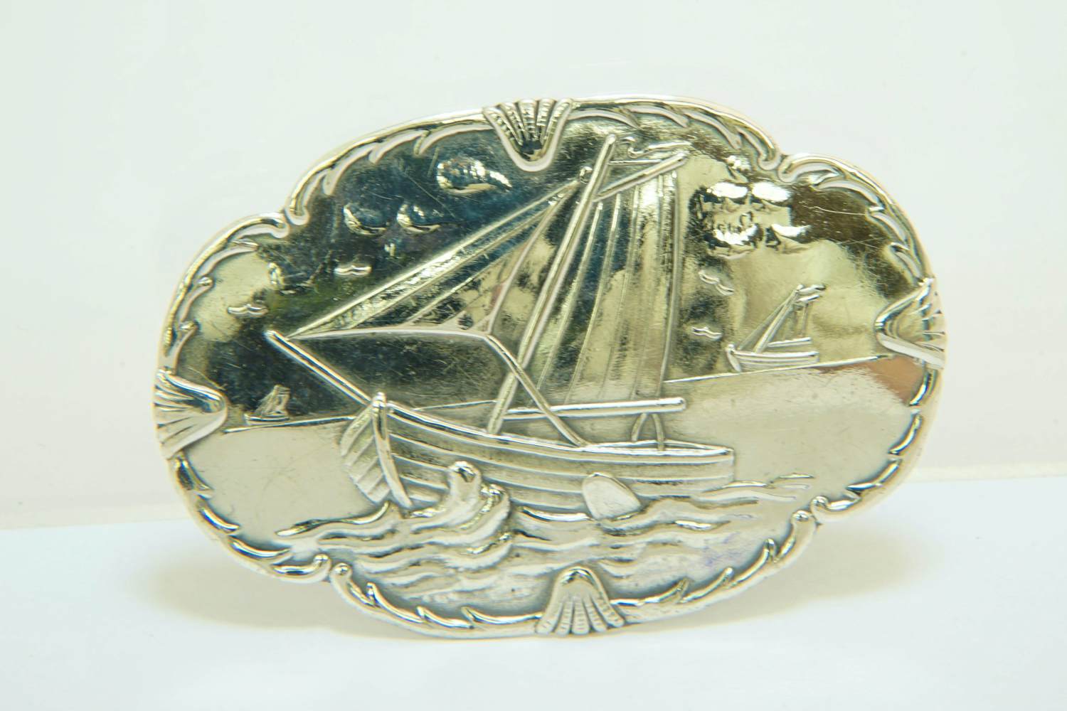 39- Friesland ca. 1930 - 2e geh. zilveren "zeilboten" broche meesterteken JvsV kopen? Bied vanaf 35!