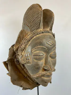 Punu - 210968 - Old African female mask from the Punu - Gabon. kopen? Bied vanaf 75!