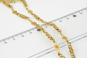 Lang Surinaams 18Krt geel-gouden zg. "Piet-Piet"of Nugget collier -  gekeurd kopen? Bied vanaf 100!