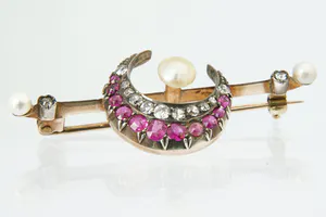 Bwgg halve maan Broche Cushion / Bolsjewiek diamant & robijn kopen? Bied vanaf 160!