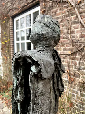 Renee van Leusden - bijzonder figuurlijk beeld uitgevoerd in brons kopen? Bied vanaf 800!