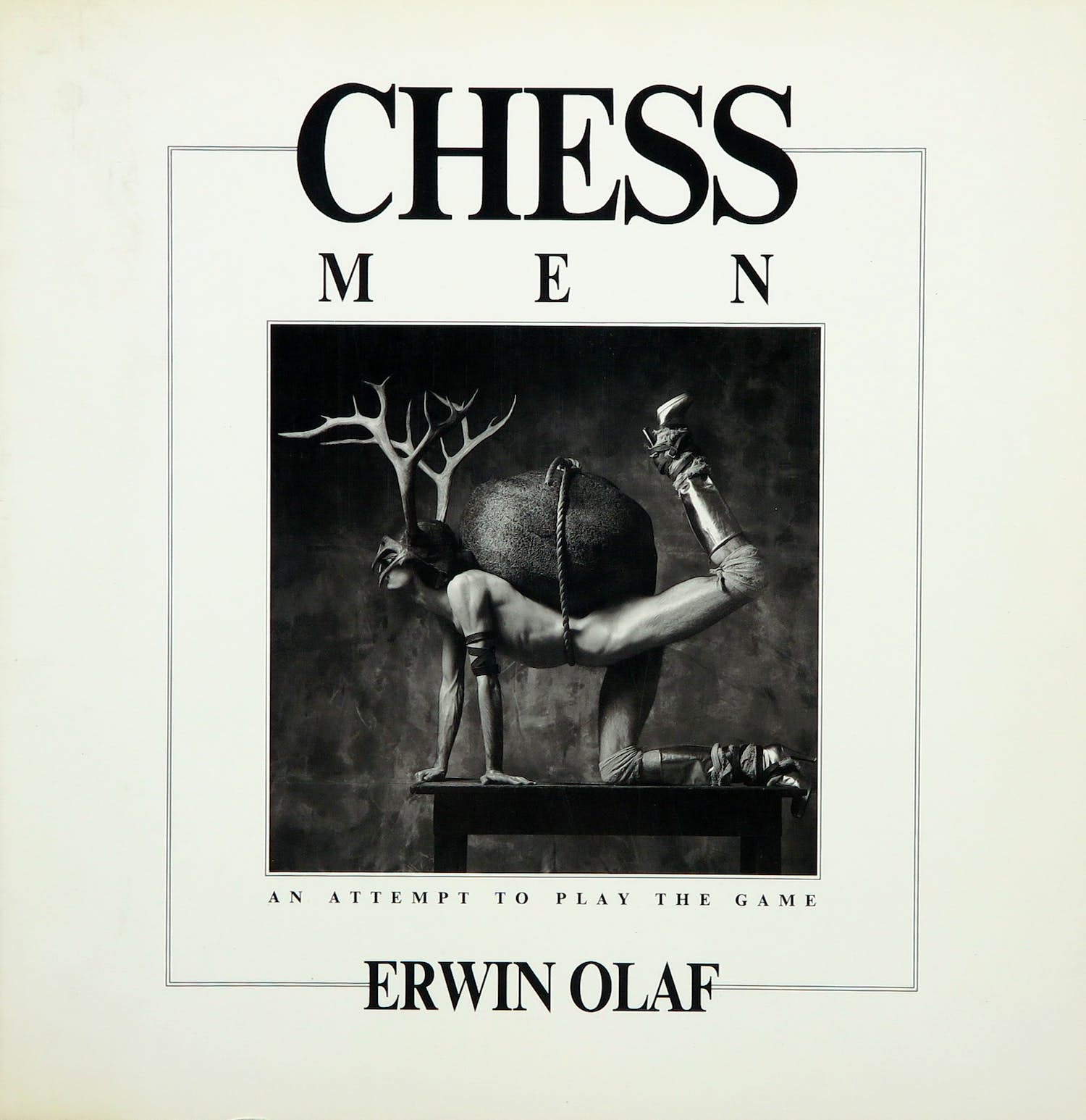 Erwin Olaf - Gesigneerd boek, Chessmen kopen? Bied vanaf 1!