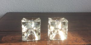 Niet of onleesbaar gesigneerd - TWEE KRISTALLEN KAARSENHOUDERS kopen? Bied vanaf 1!