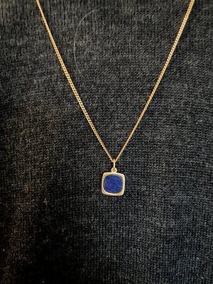 18kt gouden hanger+lapis lazuli, 1,91 grKetting wordt niet meeverkocht. kopen? Bied vanaf 80!