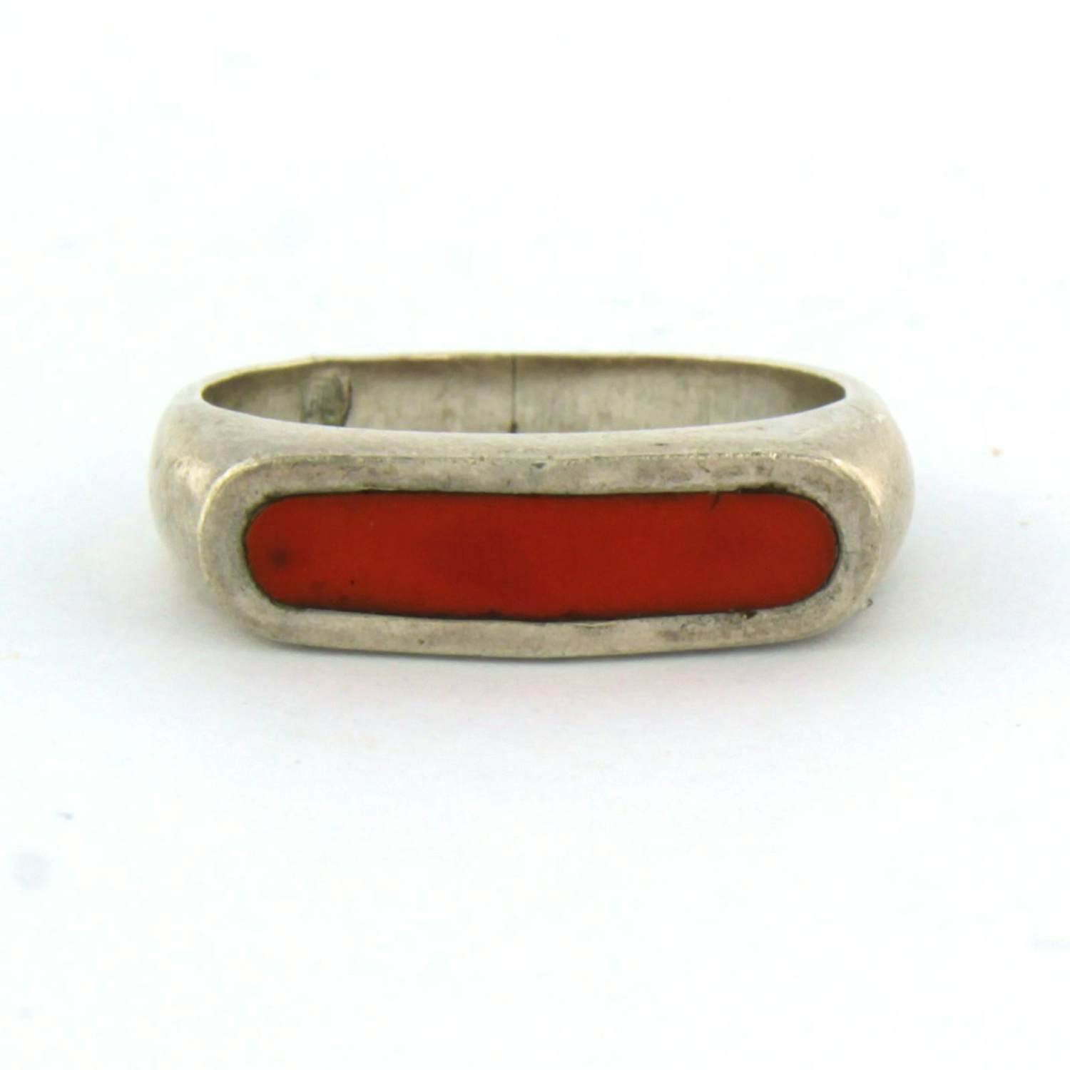 Zilveren ring versiert met rode emaille - ringmaat 16(50) kopen? Bied vanaf 1!