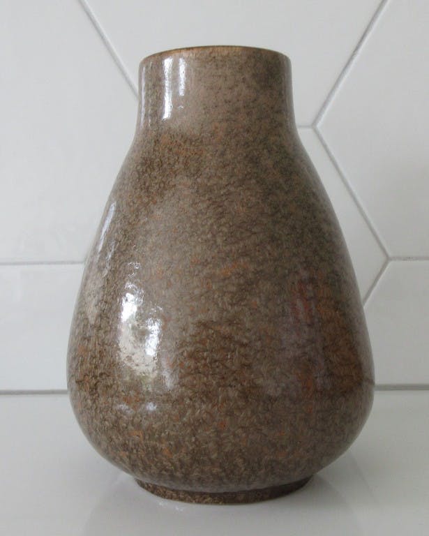 Niet of onleesbaar gesigneerd - Art deco aardewerken kristalline vaas verkocht voor € 1!